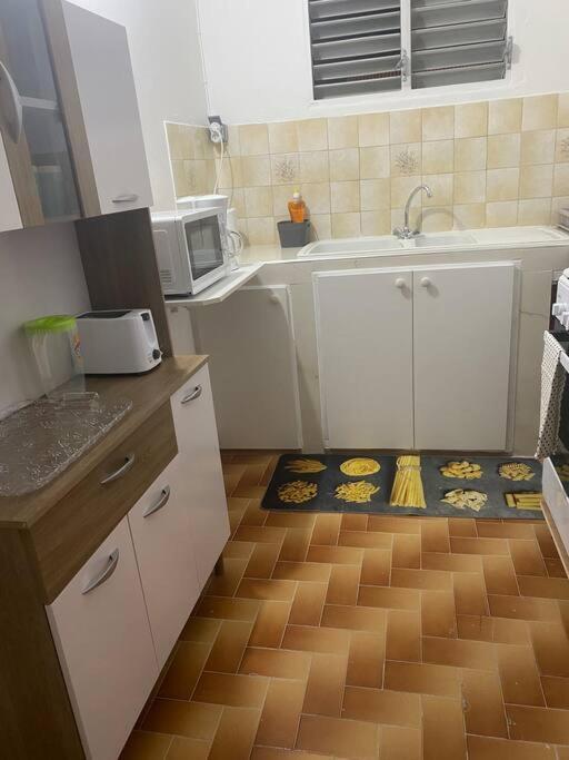 Appartement A Proximite De La Plage Du Bourg ! Sainte-Anne  Luaran gambar