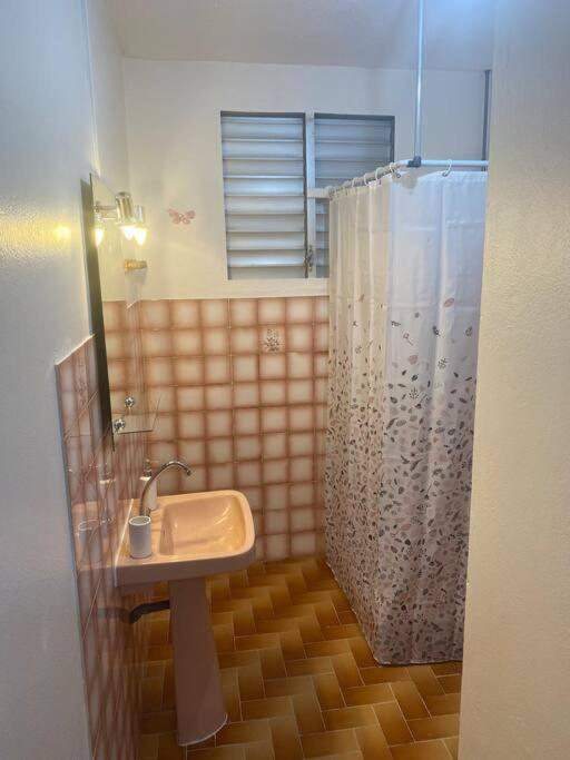 Appartement A Proximite De La Plage Du Bourg ! Sainte-Anne  Luaran gambar