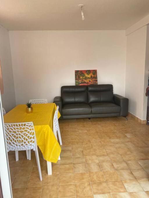 Appartement A Proximite De La Plage Du Bourg ! Sainte-Anne  Luaran gambar