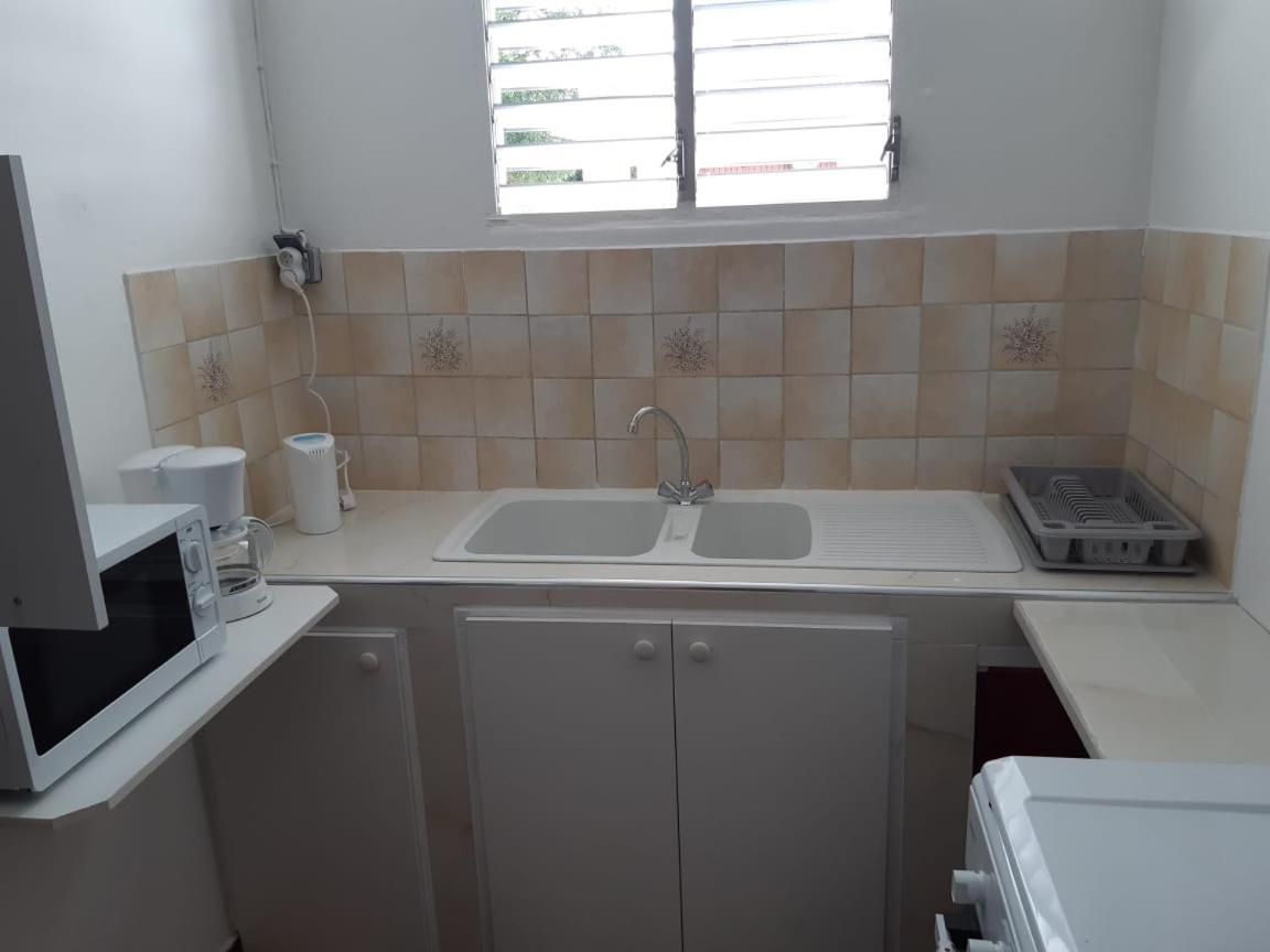 Appartement A Proximite De La Plage Du Bourg ! Sainte-Anne  Luaran gambar