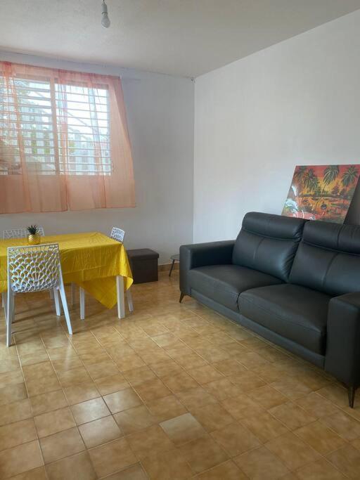 Appartement A Proximite De La Plage Du Bourg ! Sainte-Anne  Luaran gambar